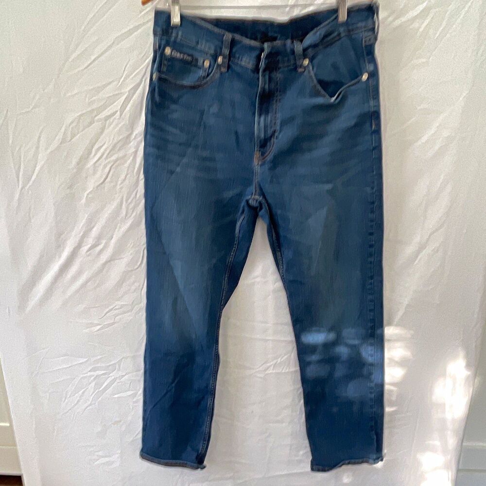 Calvin Klein Men's Blue Medium Wash Denim Jeans Straight Fit Mid Rise 5-Pocket
